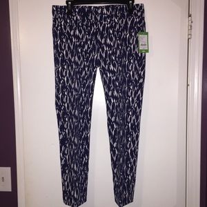 Lilly Pulitzer Capris pants in New School- size 6